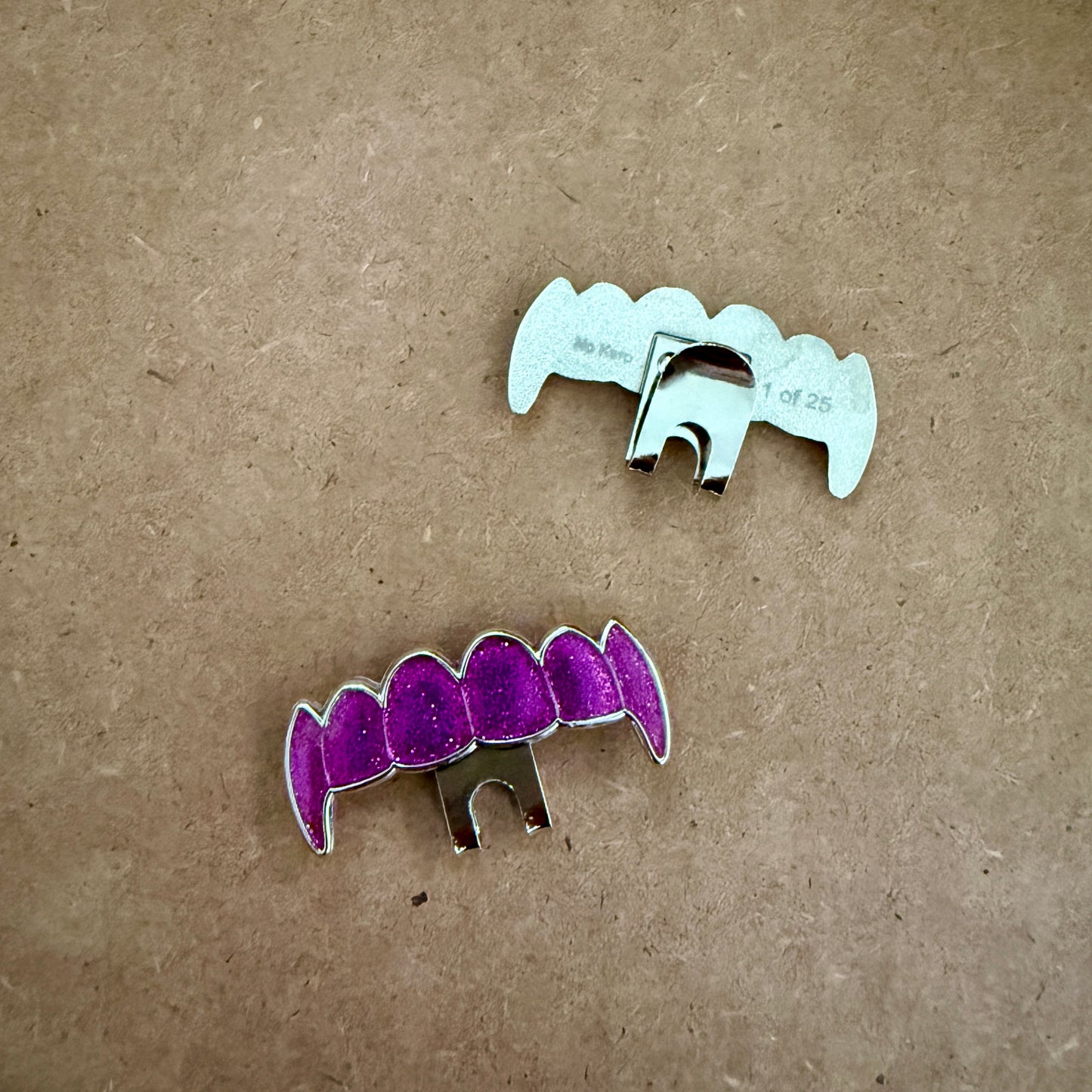 Teeth Grill Hat Clip “No Karo" - Silver Metal